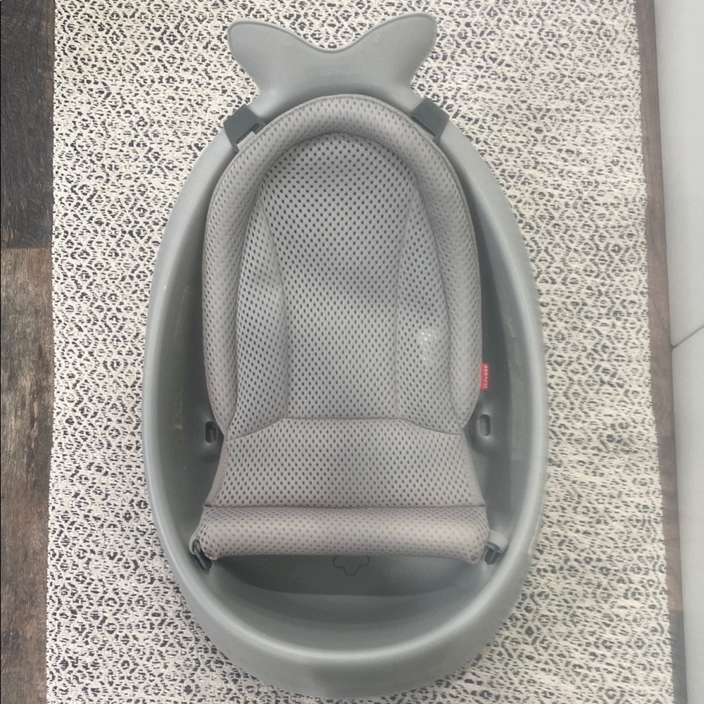 Skip Hop Baby Bath Tub with Mesh Seat
